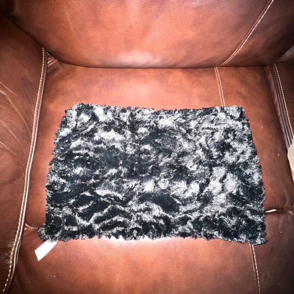 Neck warmer , very soft faux fur black , almost new condition - Picture 2 of 2